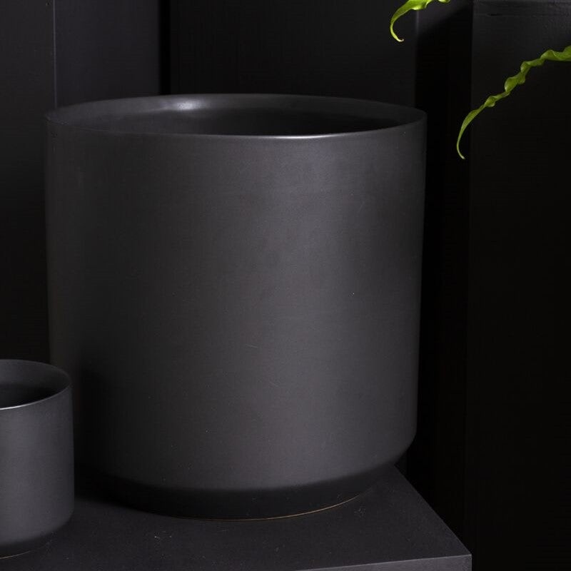 Kendall Pot – 12 (black)