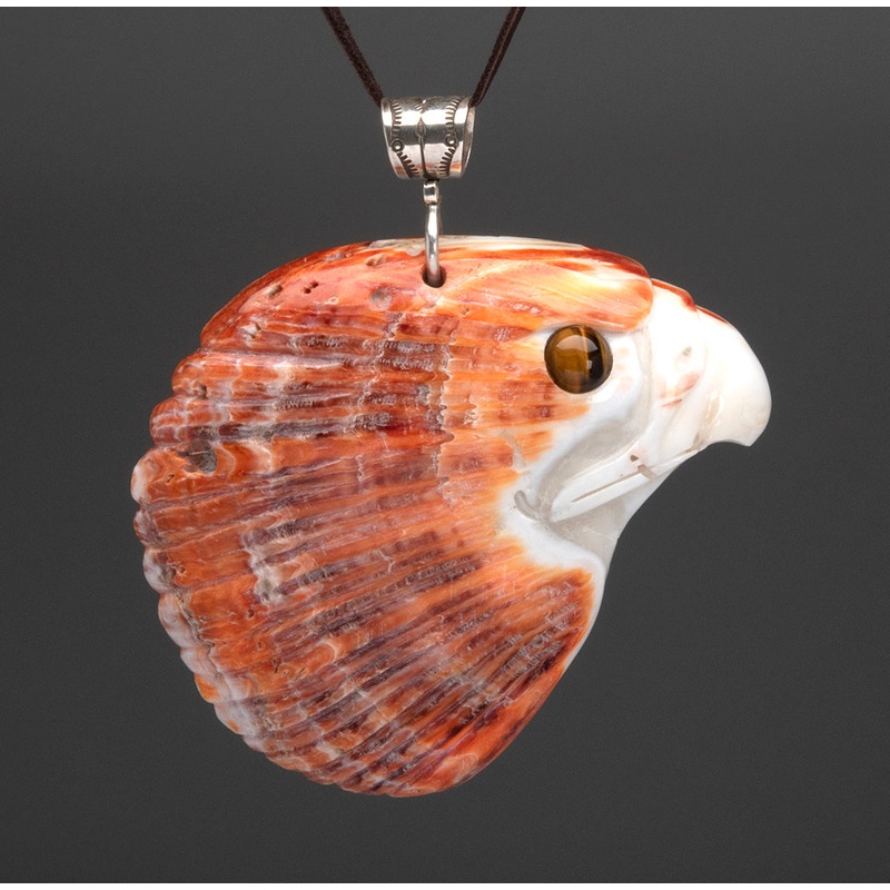 Wondrous Raptor Pendant|Eagle|Spiny Oyster