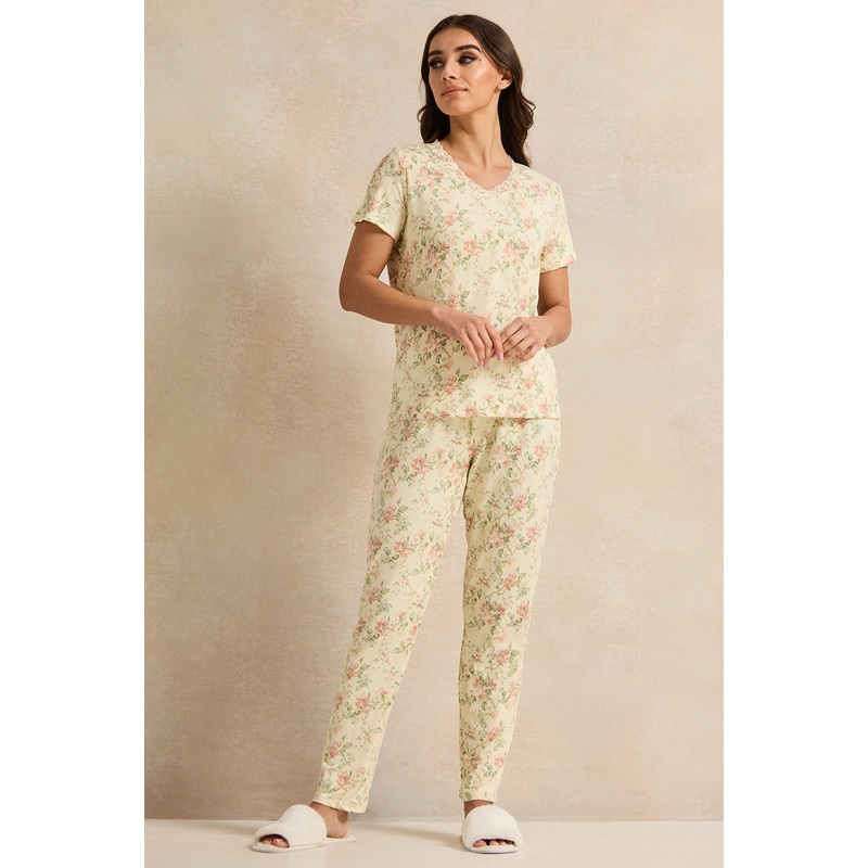 Women Green Floral Printed Pyjama Set (2 Piece)