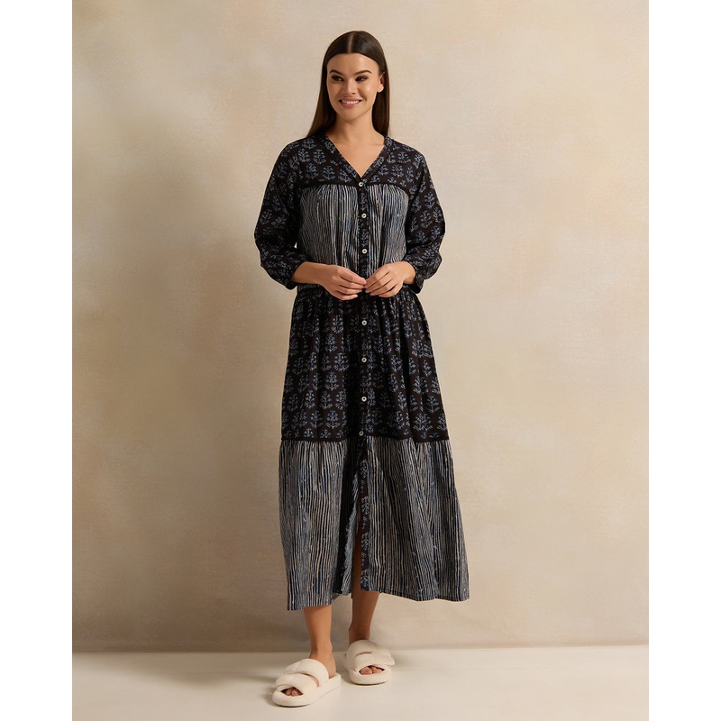 Women Black Long Sleeve Tiered Lace Nightgown
