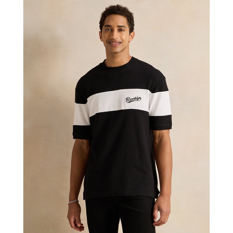 Men Black And White Short Sleeved T-Shirt
