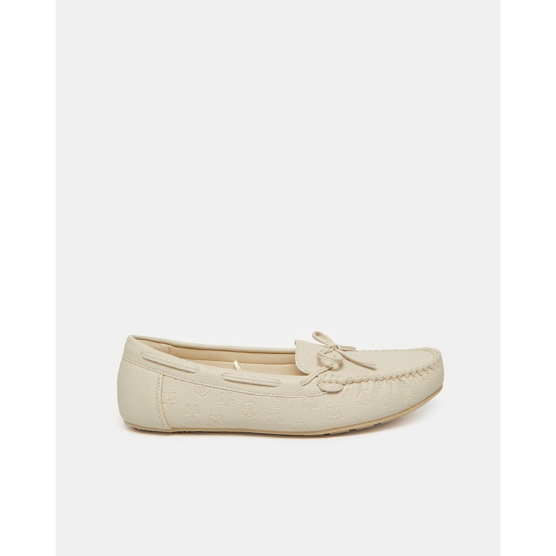 Women Beige Moccasin With Bow Trim