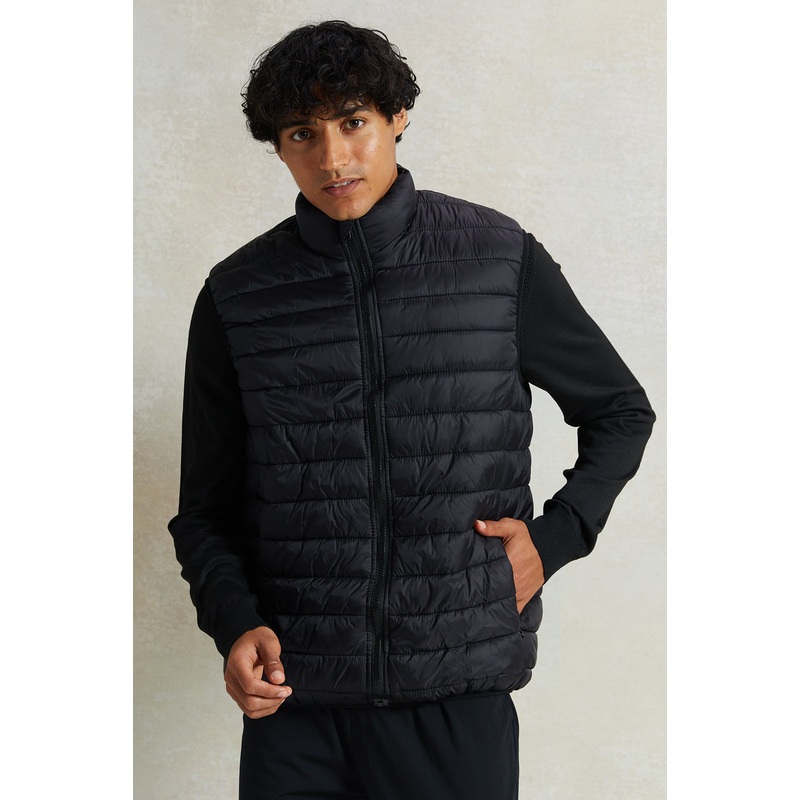 Men Black Sleeveless Puffer Gilet