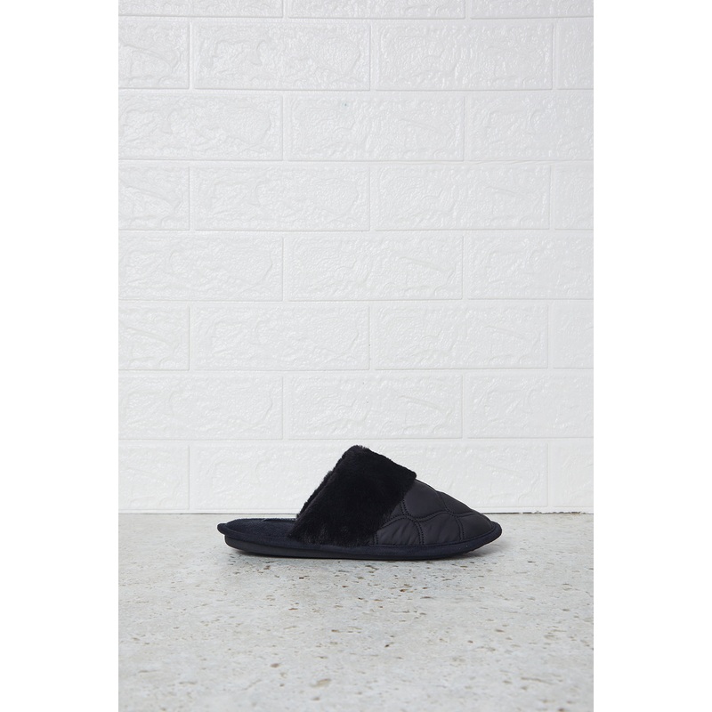 Women Black Quilted Closed Toe Slipper