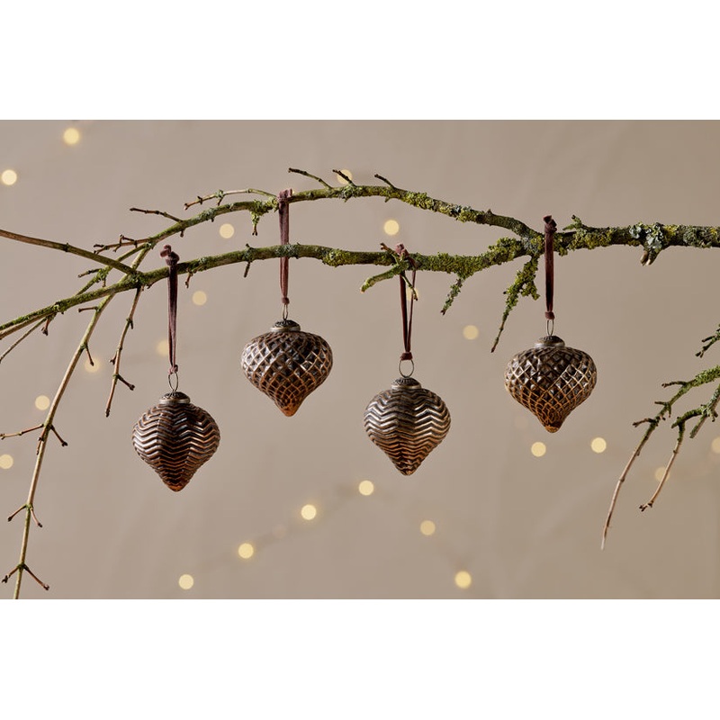Varu Baubles – Black & Gold – (Set of 4)