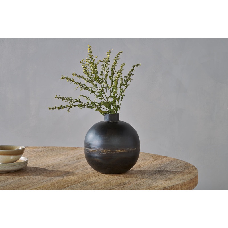 Endo Recycled Iron Vase – Black