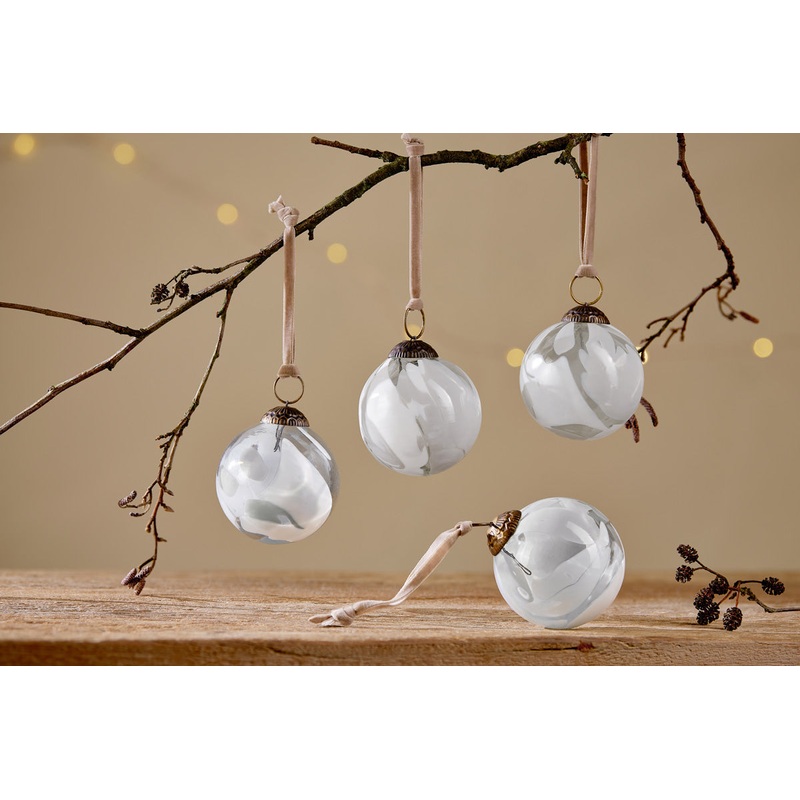 Lohara Baubles – White (Set of 4)