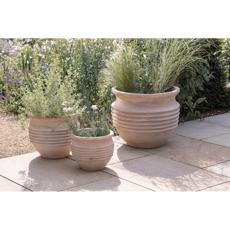 Ullu Terracotta Planter – Terracotta